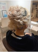 ルーズお団子アップヘア