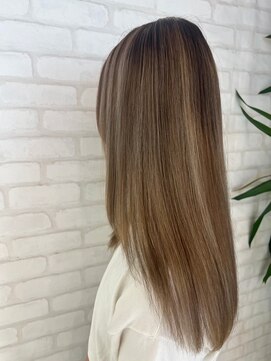 ビスイル 秋葉原店(Vis ill) ミルクティーアッシュハイトーン透明感グレージュ極細ハイライト