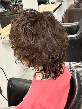 ヘルム(Helm) スパイラルパーマ[名駅/透明感カラー/Wカラー/ハイライト]