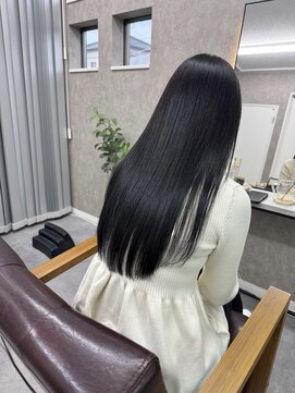 イッキ(IKKI) 黒髪うるツヤ髪質改善トリートメント小顔