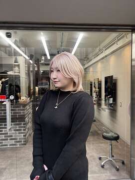 エミーバイモアムー(Emmie byMoremuu) 【青木　淳】ハッシュカット/ミルクティー/ベージュ