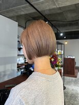 ニードジェリコ(NEED JERICHO)&nbsp;大分ボブ切りっぱなしボブブリーチありミルクティーベージュ