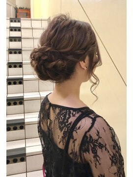 ヘアメイク ジェイエム 下目ルーズアップ