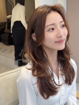 ティア(Tia.) （レイヤーカット/韓国ヘア/かきあげ前髪/小顔/おくれ毛）