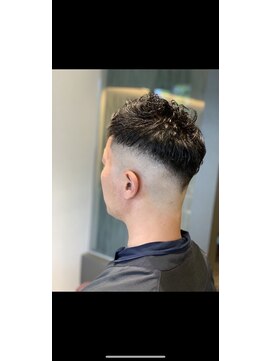 ブル(b.u.l.l.) スキンフェードカット