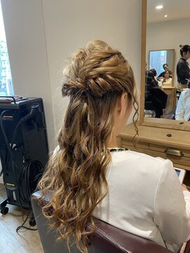 リファイン バイ アフィナー 本厚木店(Refine by Afinar) 編んで巻いてのハーフアップアレンジ【本厚木】