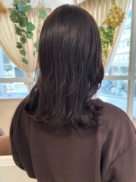 レジナヴィータ 栄(Reginavita) 外ハネミディ くびれヘア ダークブラウン 美髪 20代30代