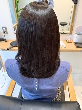 キオナ(Kiona) 【ビフォーアフター】艶髪ストレート/髪質改善