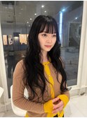 ブルーブラック巻き髪ロングヘア10代20代ラフウェーブ