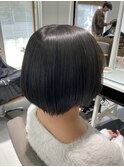 イメチェンホワイトブロンド外ハネボブ美髪ワイドバング