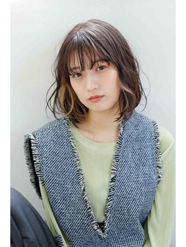 カルマ ヘアー(calma hair) イヤリングカラーの軽やかカールミディボブ