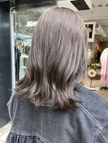 アクアオモテサンドウ(ACQUA omotesando)&nbsp;△ブリーチなし透明感グレージュ韓国風レイヤーカットミディアム