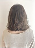 カジュアルと上品を合わせたオフィススタイル　ミディアム