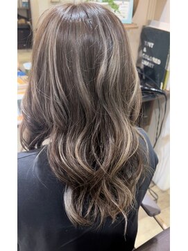 リッカヘアー(Ricca hair) セミロングハイライトブロンドベージュ