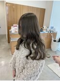 オリーブベージュ