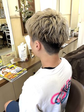 コアフィールフィス(COIFFURE fils) 【見附　今町】ブリーチ　アップバングスタイル