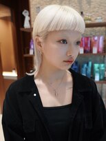 ピークアブー 原宿ハラカド(PEEK-A-BOO) ホワイトブロンド/オン眉/抜きっぱなしブロンド/ハイトーン