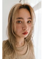 ベター(better)&nbsp;ブロンドカラーに顔周りレイヤーで軽やかに