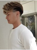 外国人風バレイヤージュセンターパートテーパーフェードメッシュ