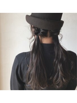 ツイギー 宮西店(TWiGGY) 旬のカーキカラー