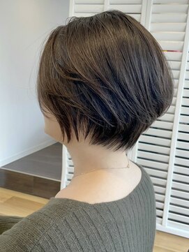 ムルチュラカメアリ(muruchura KAMEARI) カーキベージュのアンニュイクールショート