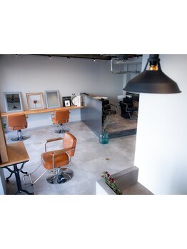 スタイリスト2名のゆったり寛げるプライベート空間♪あなたの理想のイメージにじっくり向き合います！