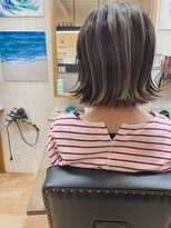 オーシャン(Ocean)&nbsp;［OCEAN　Hair&Life]外ハネ/白髪ぼかしハイライト/ミニボブ