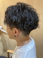 ソウスシア(SOURCE cia)&nbsp;刈り上げハイウエイトツイストスパイラルパーマ【佐藤和弥】