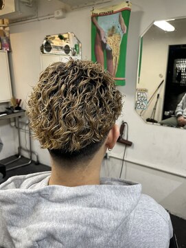 メリケンバーバーショップ フクオカ(MERICAN BARBERSHOP FUK) ブリーチパーマ