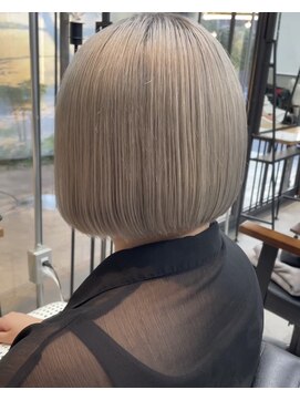 イキプラスディードットログ 大和八木駅前店(ikii+D.Log) ハイトーン ミニボブ ブロンド 奈良 大和八木 橿原