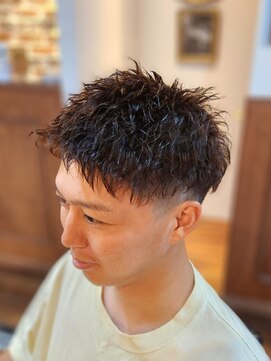 アンドザバダス(&THE BADASS) ツーブロック×アイロンパーマ