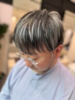 ステア ケース(stair case)&nbsp;大胆なデザインで白髪と黒髪の左右差のバランスをとれ！