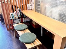 ハルク(haruku)の雰囲気（本を読みながらゆっくり過ごせる待合スペース）