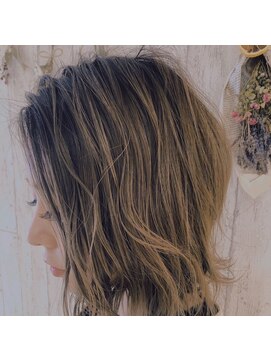 レア(l'ea) ベージュバレイヤージュ