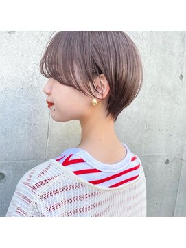 ガーデン オオタカノモリ(garden otakanomori) 耳掛けショート×暗髪×センターパート