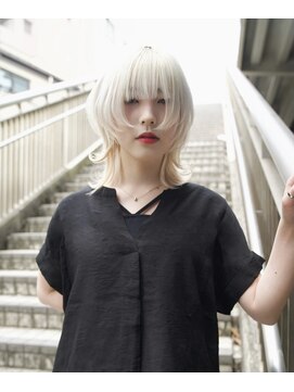 リラス 博多(rilas) ハイトーンミディアムウルフ　レイヤーカット