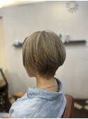 抜け感ハイトーンショート