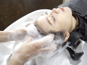 デューヘアー(due hair)の写真/【京都駅徒歩2分】"20代から始めるヘッドスパ"お顔がキュッとあがる効果も期待できる！お得なクーポン有◎