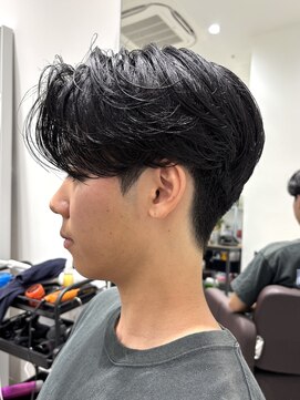 カルム(kalm) 毛流れセンターパートニュアンスパーマカルマヘアメンズパーマ