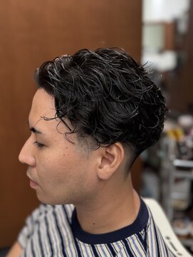 フランクス バーバー ウエストトウキョウ 吉祥寺店(FRANK’S BARBER WEST TOKYO) 波巻きツイストスパイラルリバースセンターパートパH