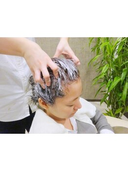 【非日常の癒し】頭皮はもちろん、ココロまでほぐしてくれる。人気のヘッドスパで極上のリラックスTimeを―