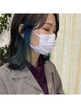 ジジ ヘアワークス(gigi hair works) インナーカラー×外ハネミディアム