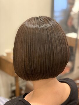 メレット(Meret) 〈Meret〉前上がりグラデーションボブ