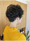 オトナキュートなボーイッシュカーリーヘアー