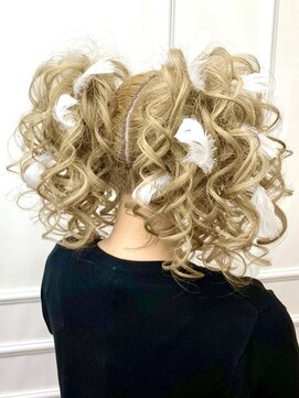 アップスニニー(up's niny) ツインテールのちらしヘア