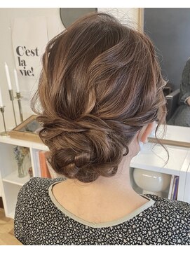 オウン(AUN) ふわシニヨン