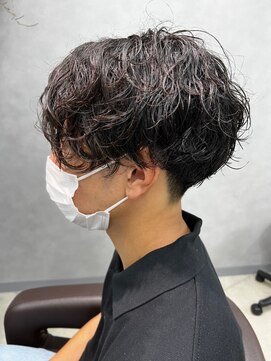 リット×ベリエ(Lit.×belier) センターパートツイストスパイラルパーマ刈り上げメンズパーマ