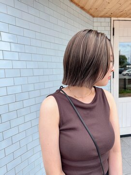 サンディーズ(Sandees) ぱっつんボブハイライトグレージュ