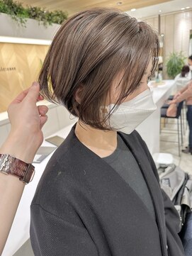 ステアケース 武蔵小杉店(stair:case) 大人かわいい ハイライトカラー 白髪ぼかし 丸みショートボブ