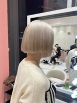 リー 梅田(Lee)&nbsp;ホワイトカラー/ボブ/ショート/ミディアム/ロング/Wカラー